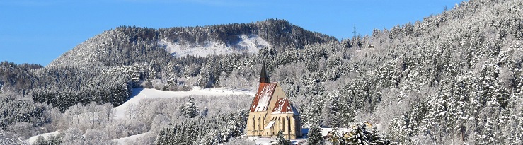 Verschneiter Blick zur Wolfgangskirche